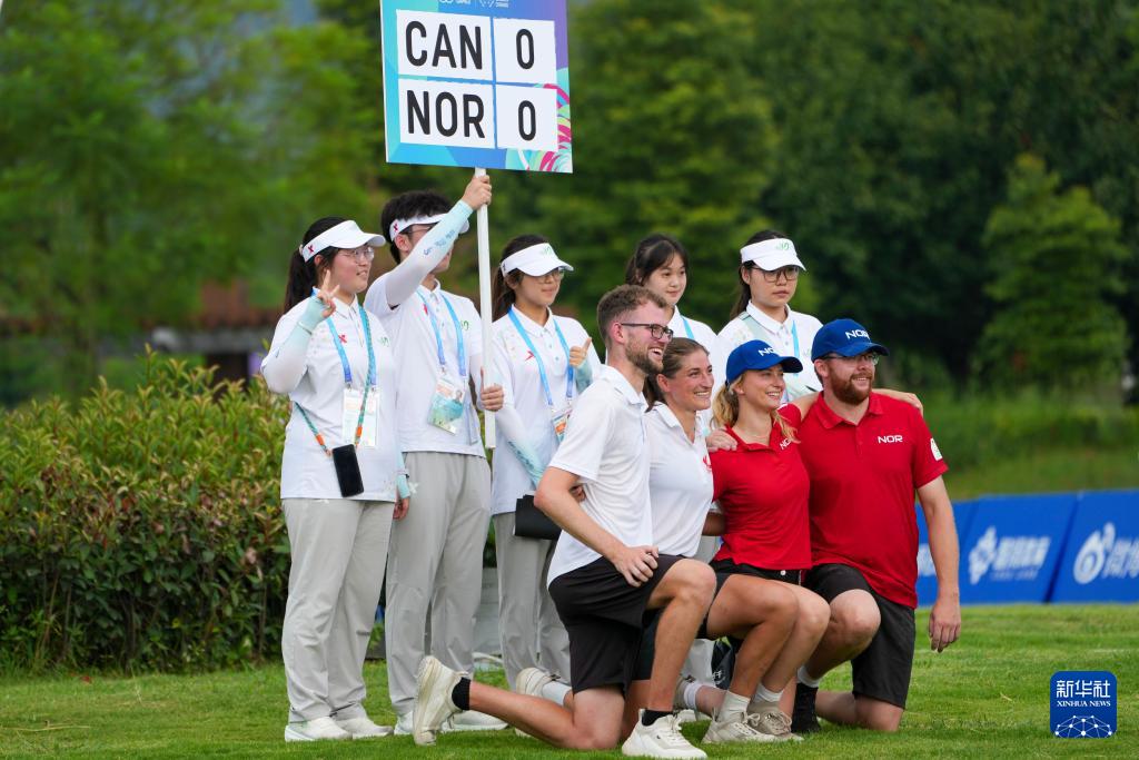 西尔弗, AA, 彦文在比赛 西尔弗, AA, 彦文在比赛