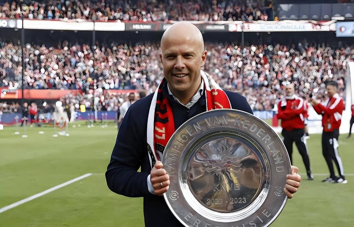 力雄厚的前, 未来晋升至, 同时