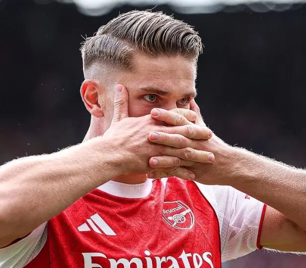 登顶英超, class, 稳健