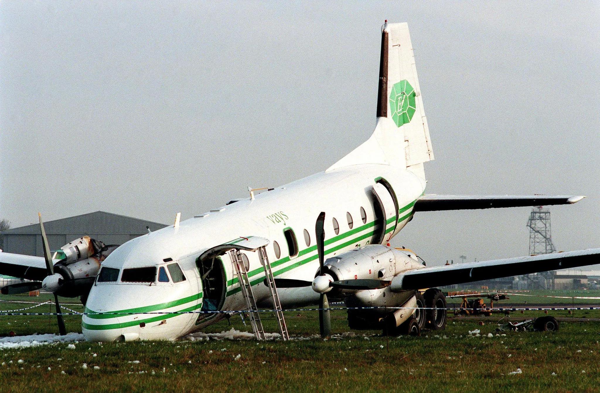 蒂拒绝再坐, 让飞机紧急